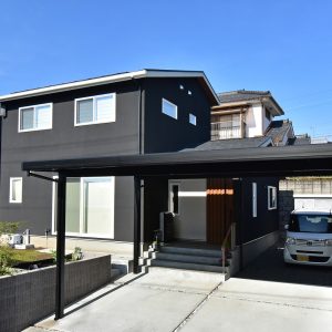 【鹿児島市】無垢杉材の香りと漆喰の壁に癒される２階建て