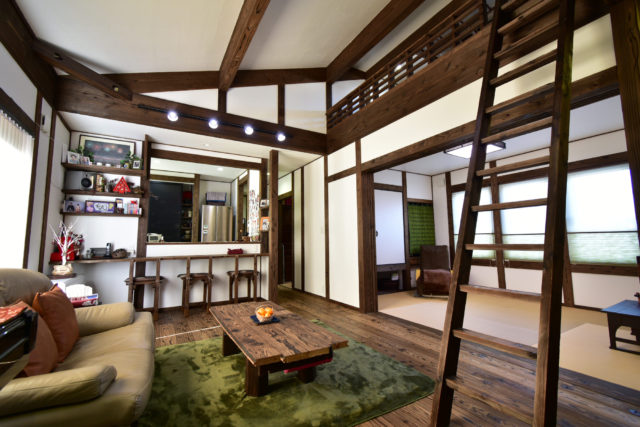 天井を下げて上部をロフトに